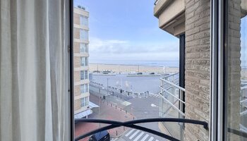 Ruim en breed 2SLK-appartement met zijdelings zeezicht vlakbij het Rubensplein