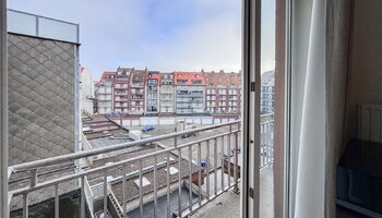 Ruim en breed 2SLK-appartement met zijdelings zeezicht vlakbij het Rubensplein