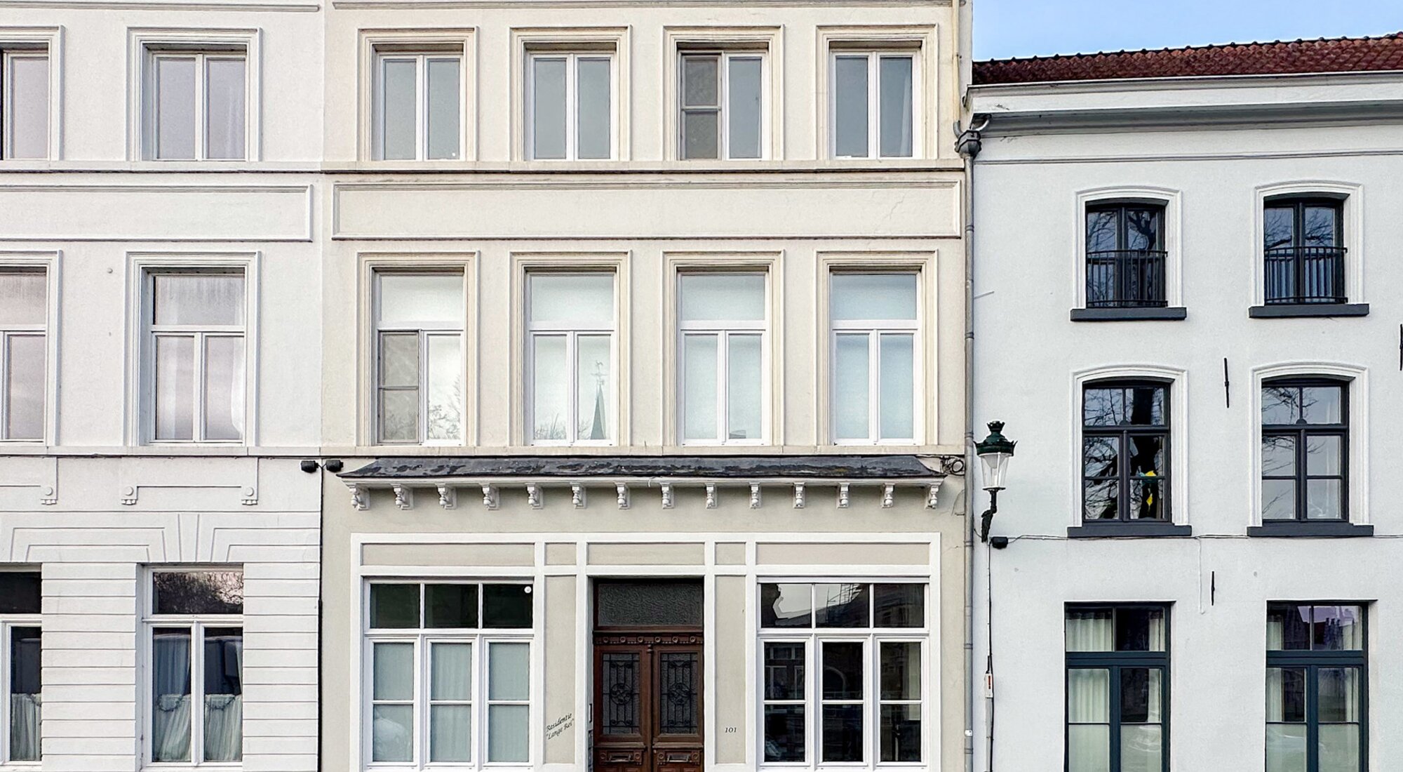 Lichtrijk appartement met binnenkoer in karaktervol gebouw