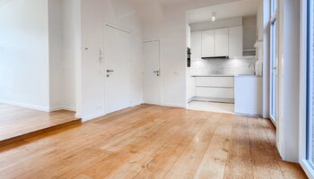 Lichtrijk appartement met binnenkoer in karaktervol gebouw