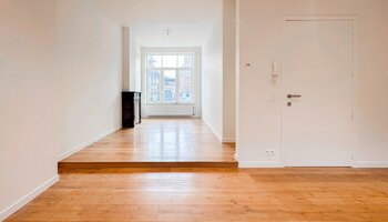 Lichtrijk appartement met binnenkoer in karaktervol gebouw