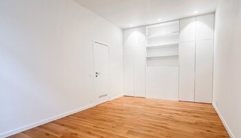 Lichtrijk appartement met binnenkoer in karaktervol gebouw