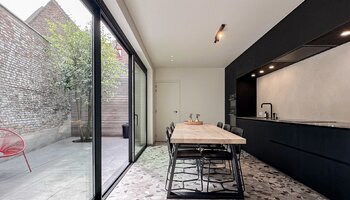 Maison de ville entièrement rénovée avec cour ensoleillée