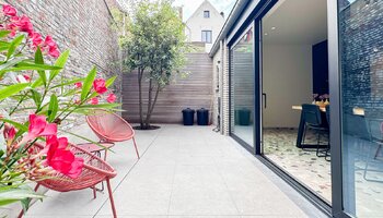 Maison de ville entièrement rénovée avec cour ensoleillée