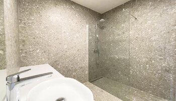 Centraal gelegen nieuwbouw appartement met groot terras (>40m²)