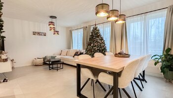 Appartement entièrement rénové de 2 chambres au rez-de-chaussée 