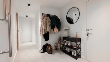 Appartement entièrement rénové de 2 chambres au rez-de-chaussée 