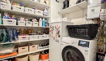 Appartement entièrement rénové de 2 chambres au rez-de-chaussée 