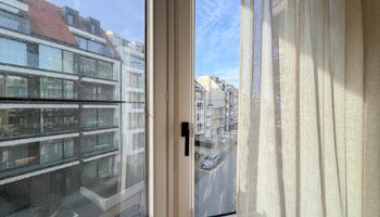 Hoogwaardig afgewerkt 2SLK-appartement nabij het centrum en de Lippenslaan