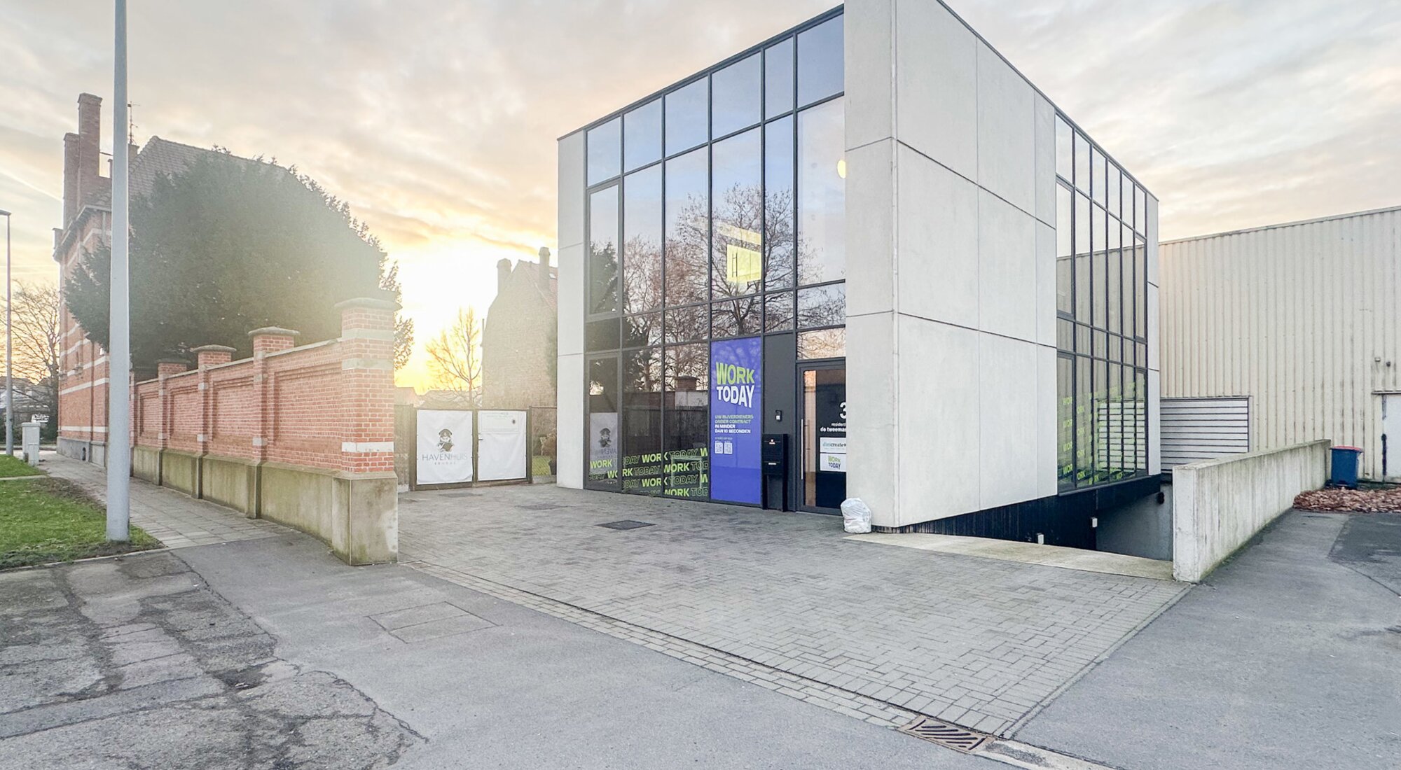 Bureau spacieux, facilement accessible et avec parking