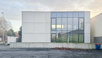 Bureau spacieux, facilement accessible et avec parking