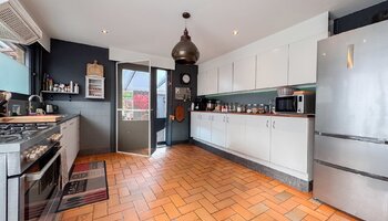 Bâtiment ouvert à rénover avec une superficie de 2 636 m²