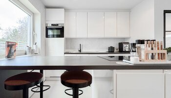 Vrijstaande villa met zwembad en zongerichte tuin