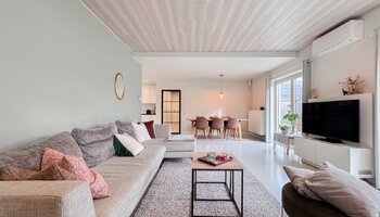 Vrijstaande villa met zwembad en zongerichte tuin