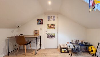 Vrijstaande villa met zwembad en zongerichte tuin