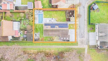 Vrijstaande villa met zwembad en zongerichte tuin