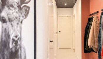 Vrijstaande villa met zwembad en zongerichte tuin