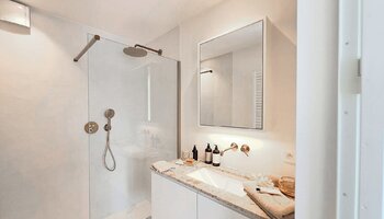 Mooi gerenoveerd 2SLK-appartement met frontaal zeezicht