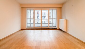 Appartement récent (2005) avec 1CH et terrasse ensoleillée orientée sud, situé au centre près de la Lippenslaan, du lac Zegemeer et de la plage.