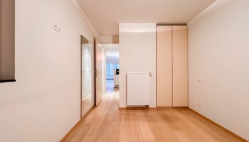 Appartement récent (2005) avec 1CH et terrasse ensoleillée orientée sud, situé au centre près de la Lippenslaan, du lac Zegemeer et de la plage.