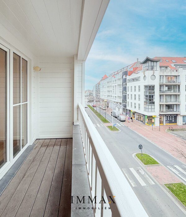 Recent (2005) 1SLK-app met zuidgericht zonneterras centraal gelegen nabij Lippenslaan, Zegemeer en strand