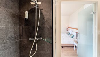 Charmante B&B-villa met 8 gastenkamers en parking vlakbij het strand