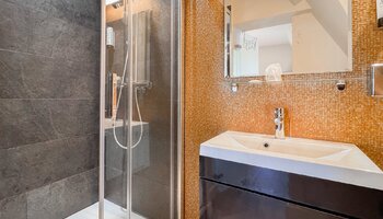 Charmante B&B-villa met 8 gastenkamers en parking vlakbij het strand