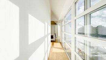 Lichtrijke penthouse met prachtig zonneterras 