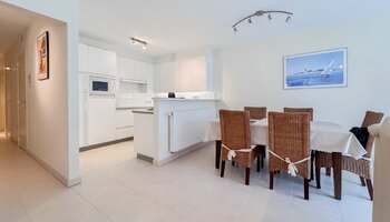 Ruim 2SLK- appartement met een gevelbreedte van 6,5 m gelegen nabij het Rubensplein en de zee