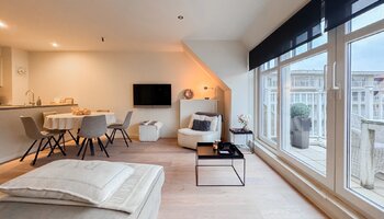 Recente (2013) penthouse met 2 ruime&zonnige terrassen gelegen in een doodlopende straat nabij Lippenslaan