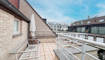 Recente (2013) penthouse met 2 ruime&zonnige terrassen gelegen in een doodlopende straat nabij Lippenslaan