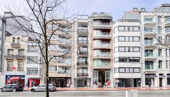 Volledig gerenoveerd 2SLK-appartement vlakbij het Van Bunnenplein en de zee