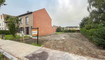 Halfopen nieuwbouwwoning met zuidwestgerichte tuin & garage