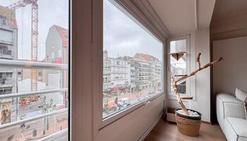Prachtig en ruim gerenoveerd 2SLK-appartement in de Lippenslaan