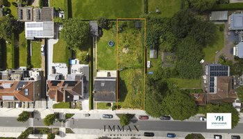 Halfopen nieuwbouwwoning met zuidwestgerichte tuin & garage