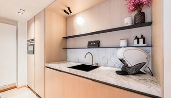 Prachtig en ruim gerenoveerd 2SLK-appartement in de Lippenslaan