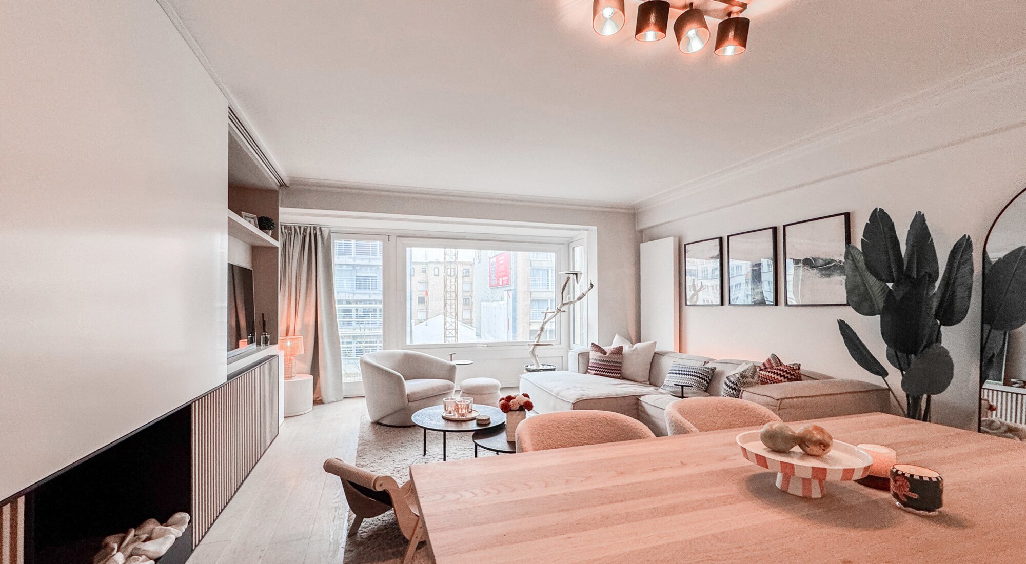 Prachtig en ruim gerenoveerd 2SLK-appartement in de Lippenslaan