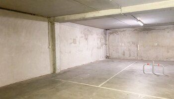 Emplacement spacieux, facilement accessible et situé au centre