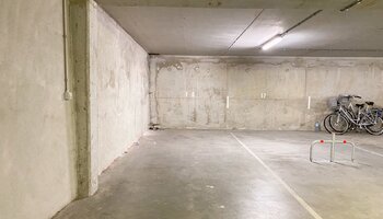 Emplacement spacieux, facilement accessible et situé au centre