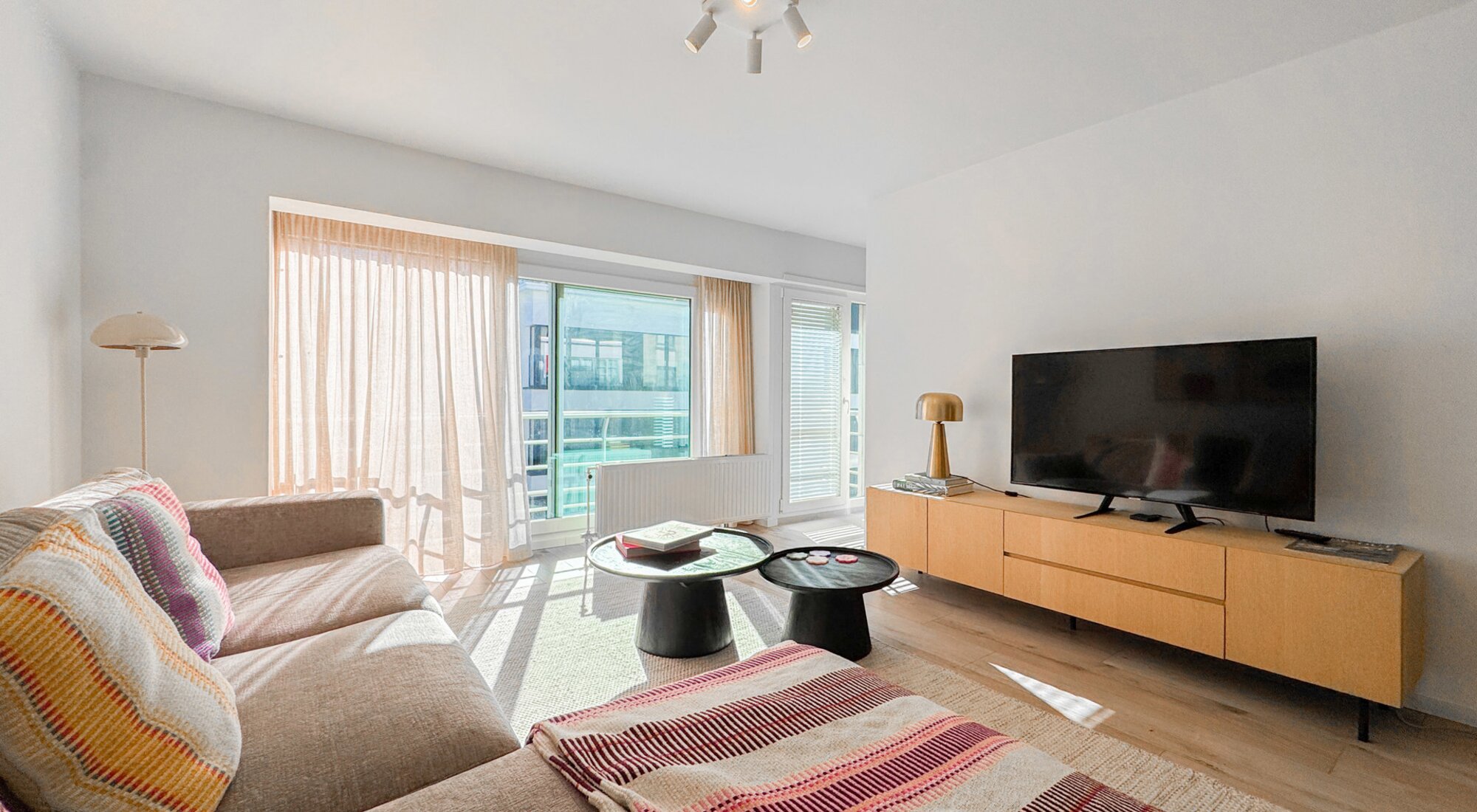 Spacieux appartement rénové de 2 chambres situé près de Lippenslaan et de la plage