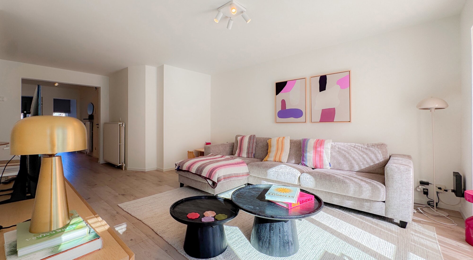 Ruim en vernieuwd 2-SLK appartement gelegen nabij de Lippenslaan en het strand
