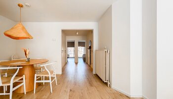 Spacieux appartement rénové de 2 chambres situé près de Lippenslaan et de la plage