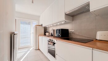 Spacieux appartement rénové de 2 chambres situé près de Lippenslaan et de la plage