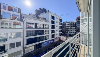 Spacieux appartement rénové de 2 chambres situé près de Lippenslaan et de la plage