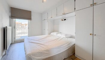 Spacieux appartement rénové de 2 chambres situé près de Lippenslaan et de la plage