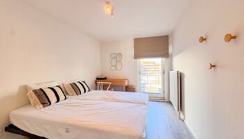 Spacieux appartement rénové de 2 chambres situé près de Lippenslaan et de la plage