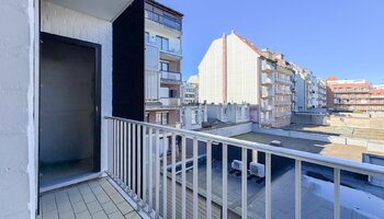 Spacieux appartement rénové de 2 chambres situé près de Lippenslaan et de la plage