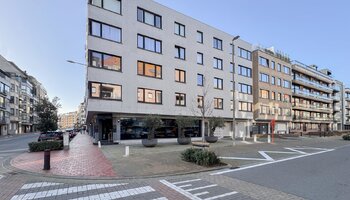 Spacieux appartement d'angle avec chambres à coucher à quelques pas de la mer et de la Lippenslaan 