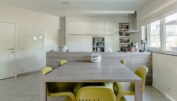 Uitzonderlijk triplex appartement met groot zongericht terras