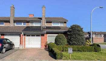 Maison semi-ouverte située dans un quartier calme
